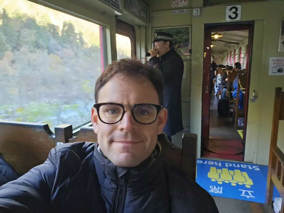 Io sul romantico treno di Sagano