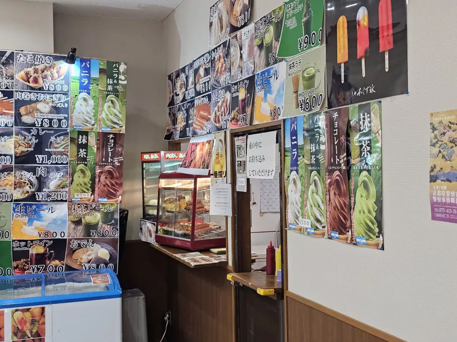 Punto di ristoro nel porto turistico