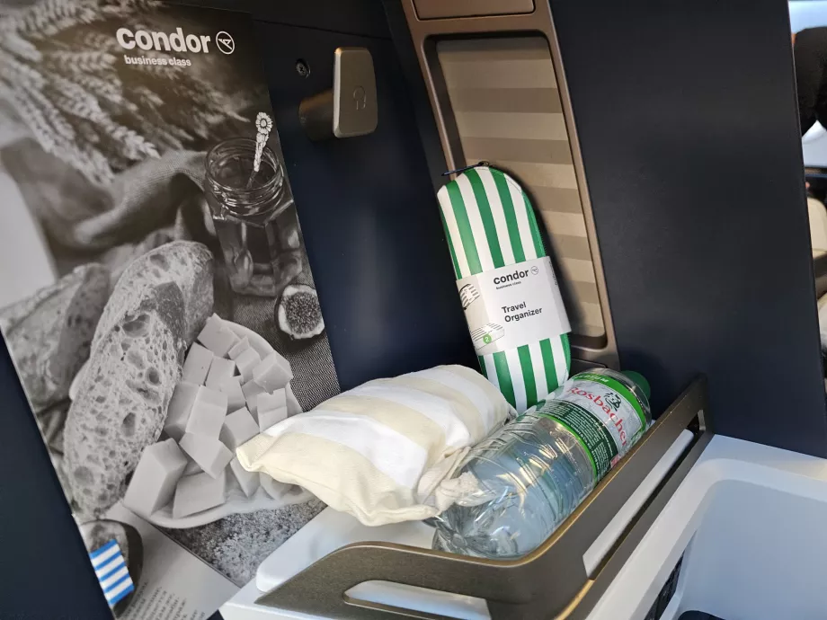 Kit di cortesia, menu e acqua