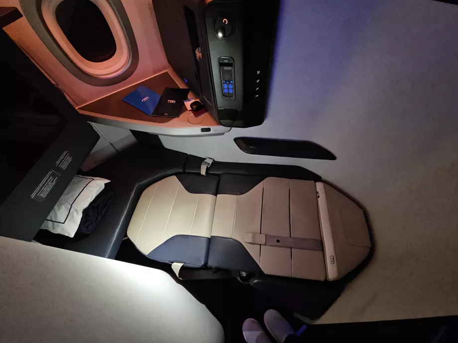 Divano dispiegato in un letto