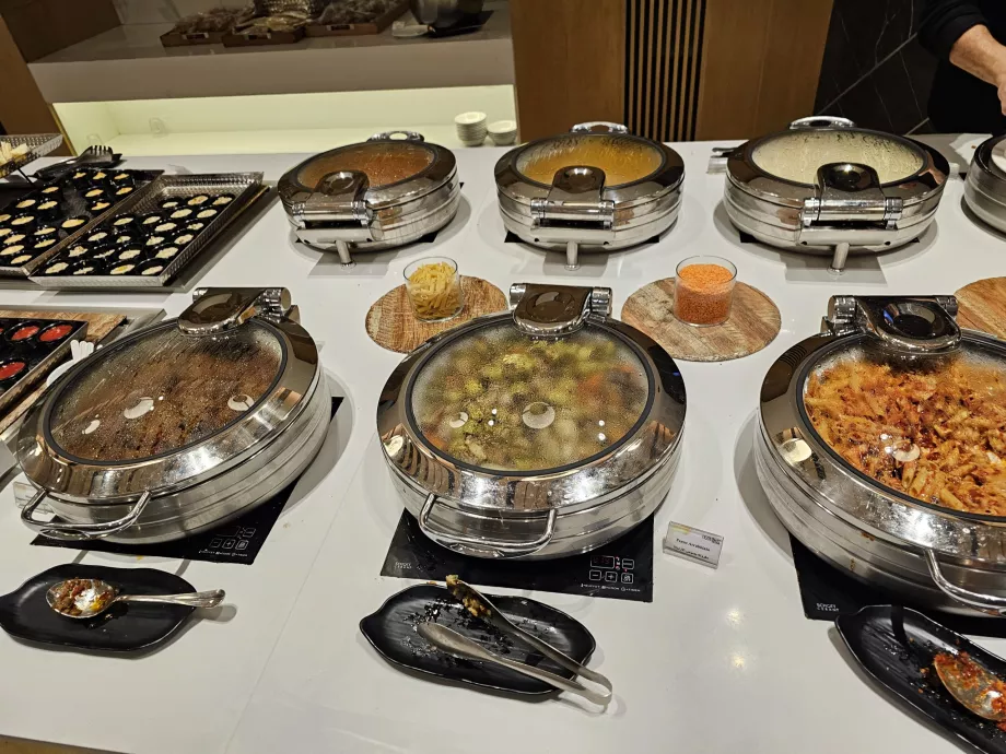 Ahlein Lounge, menu di cucina calda