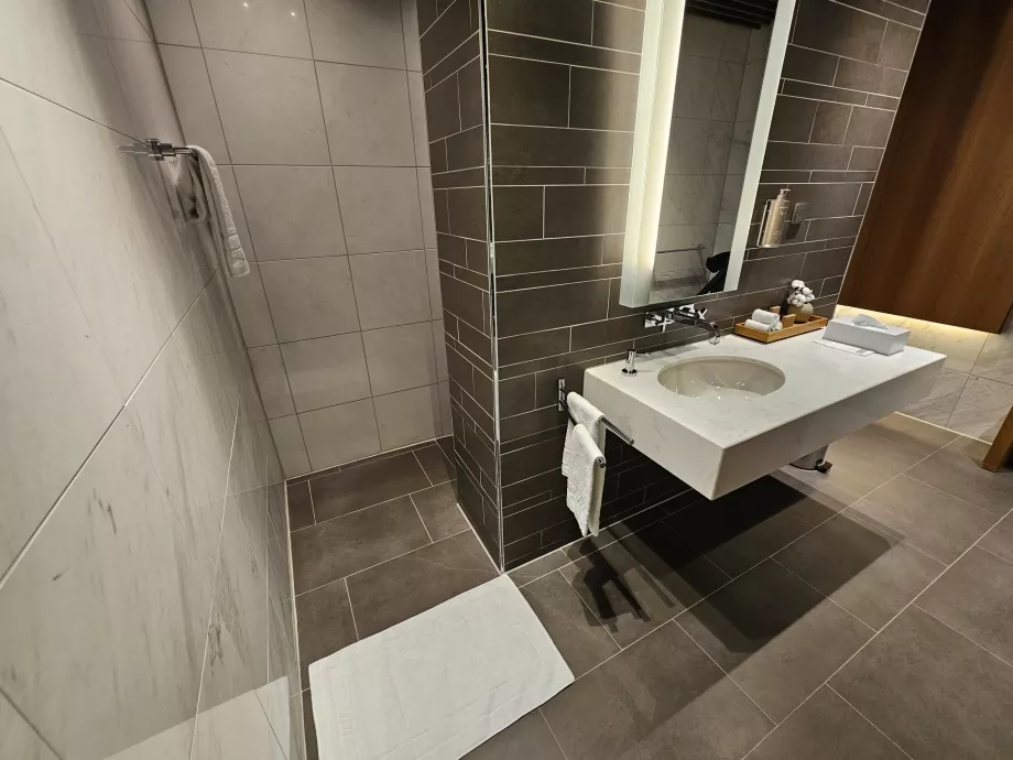 Lounge di prima classe (Terminal principale) - doccia