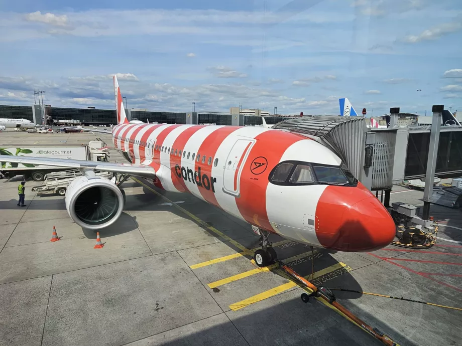 Airbus A320 rosso Condor