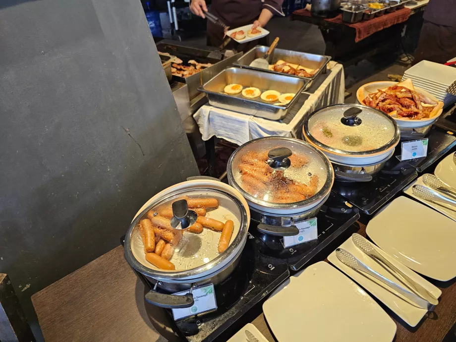 Colazione: cibo caldo