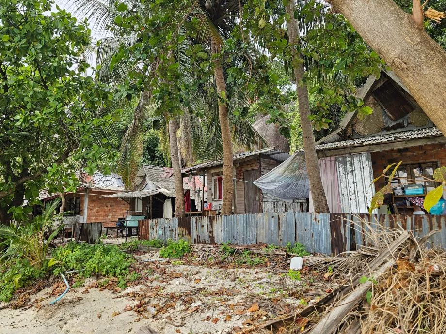 Rin Nai Beach, una baraccopoli sulla spiaggia