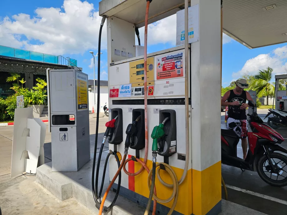 Pompa di benzina moderna