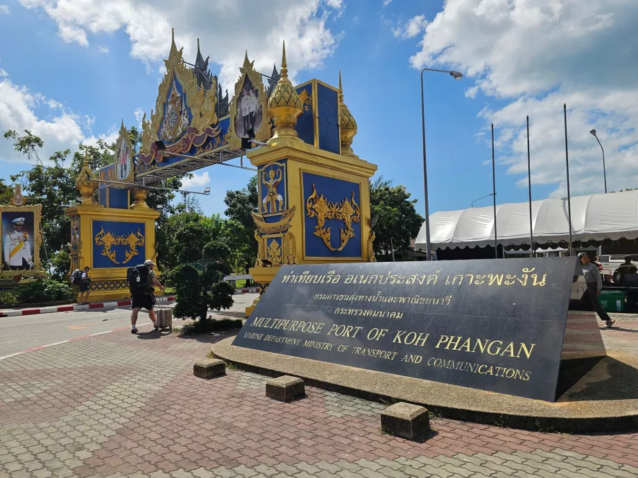 Ingresso principale della Marina di Thong Sala