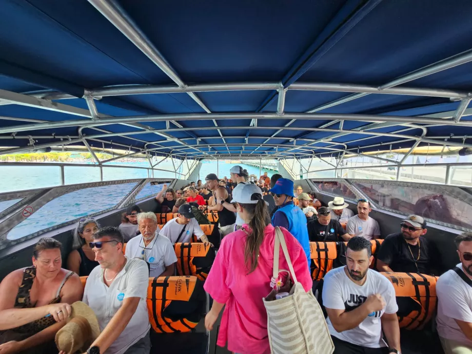 All'interno del motoscafo Koh Phangan - Koh Samui