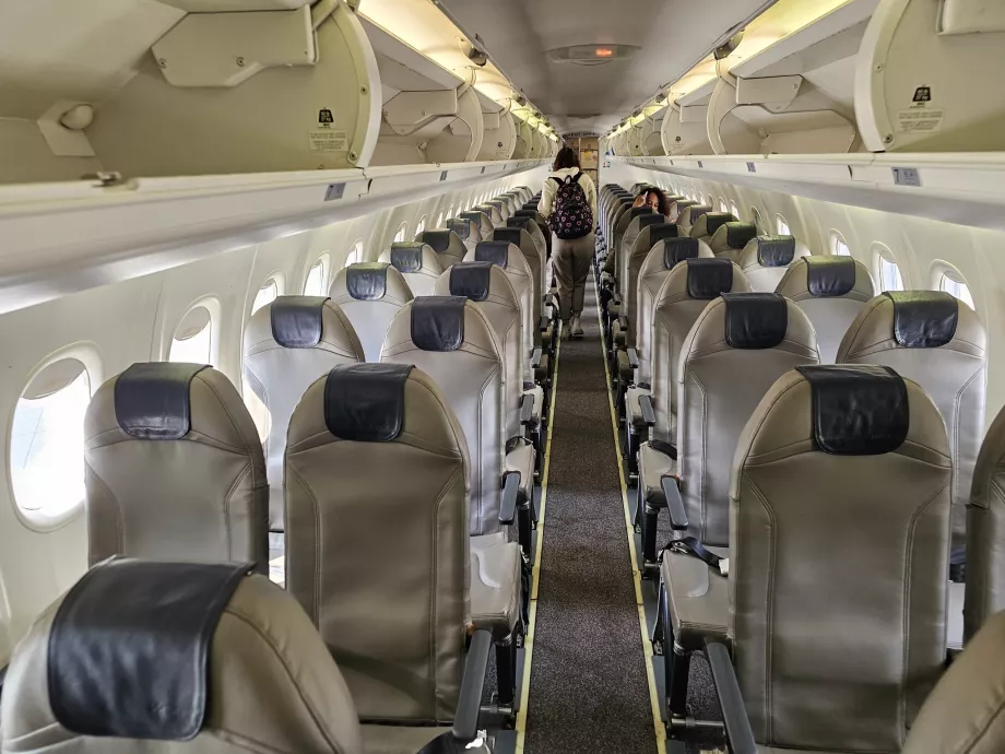 Interni, Bombardies Dash 8-400