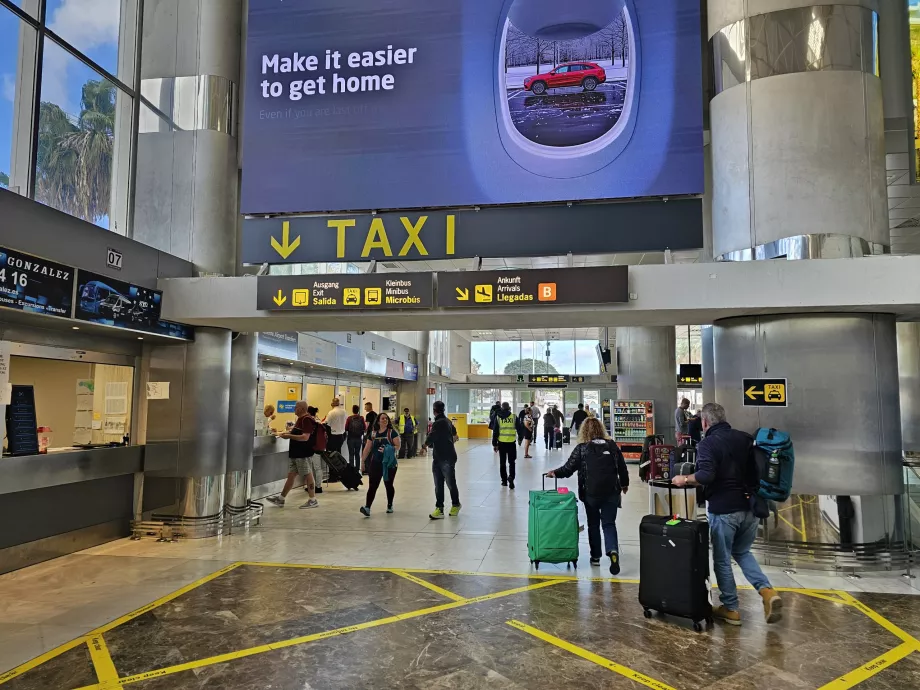Uscita dalla stazione dei taxi