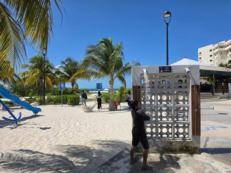 Docce pubbliche a Playa Langosta