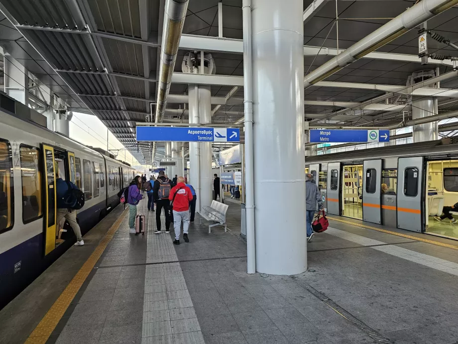 Divisione dei binari sulla piattaforma: a sinistra treno suburbano, a destra metropolitana