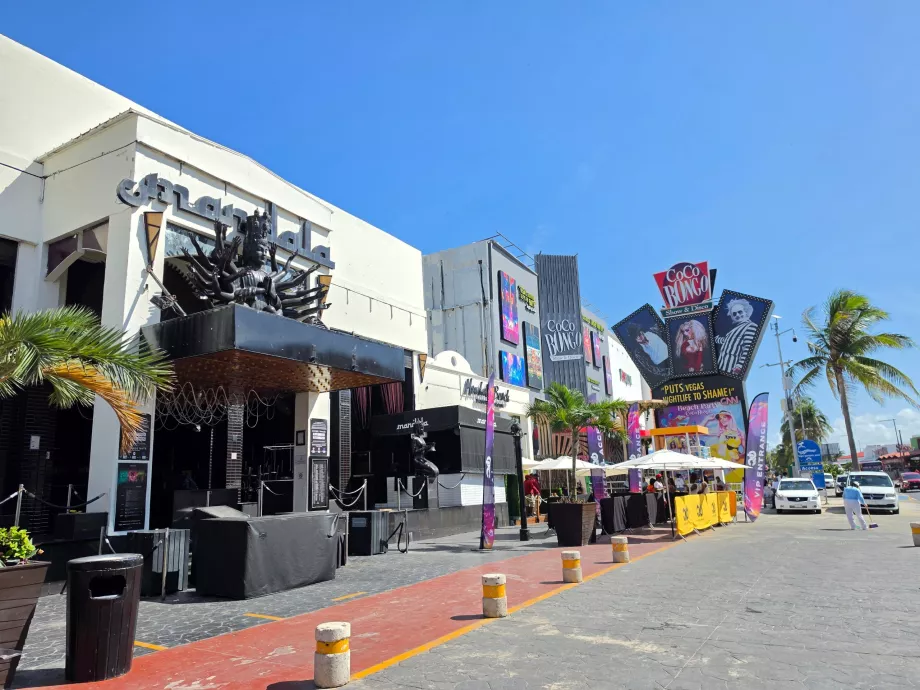 Locali a Punta Cancún