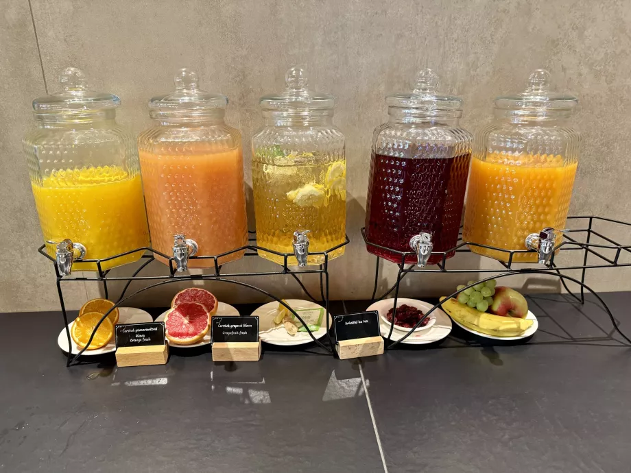 Offerta di succhi di frutta freschi