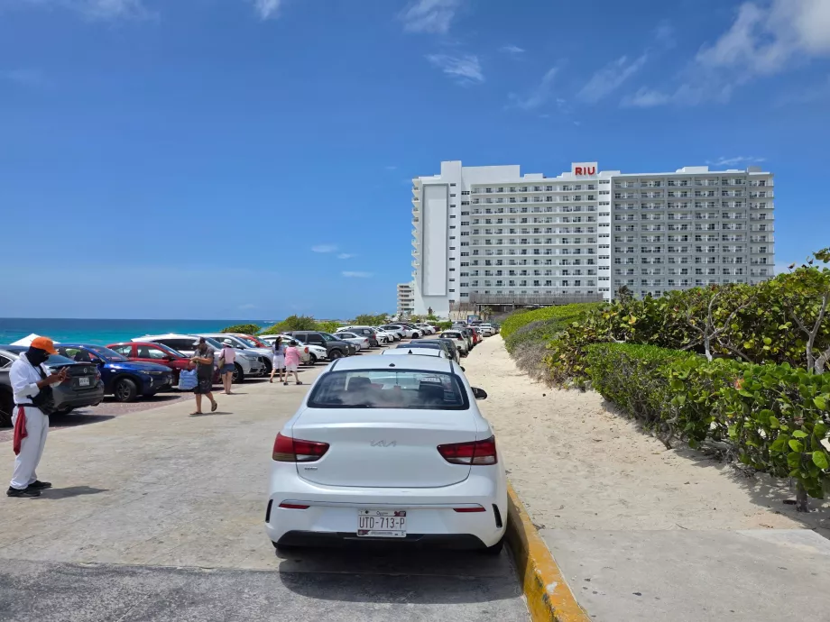 Parcheggio a Playa Delfines