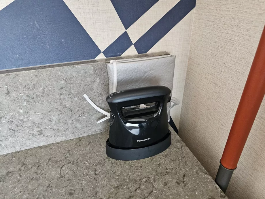 Ferro da stiro in camera