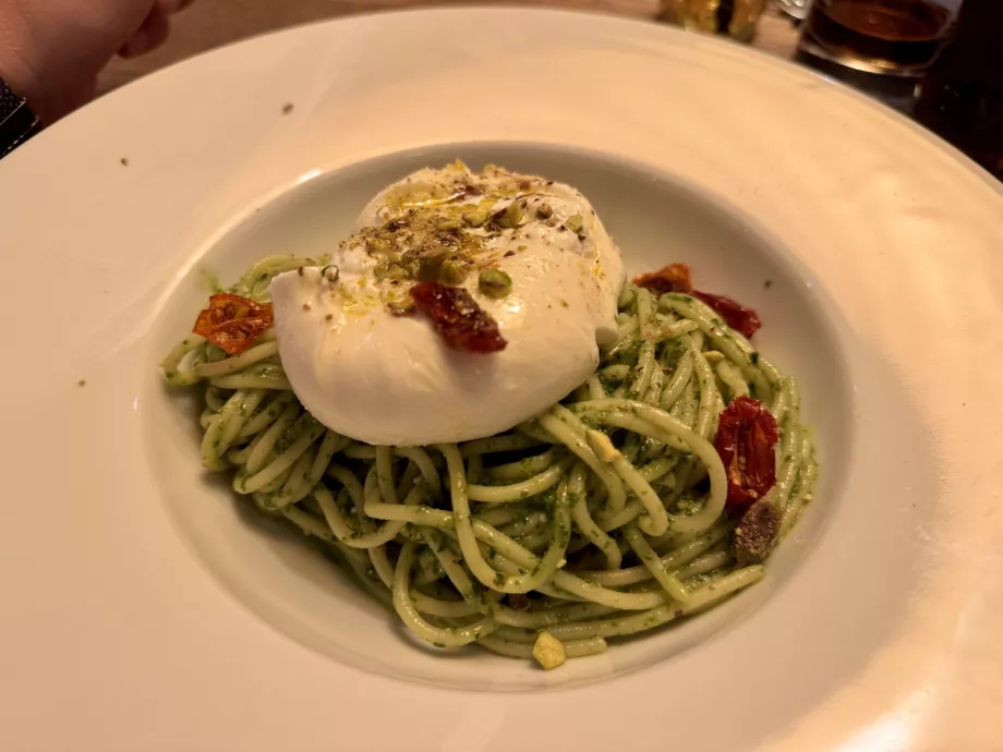 Spaghetti con burrata