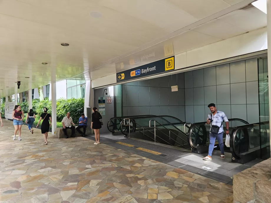 Stazione della metropolitana Bayfront vicino all'hotel