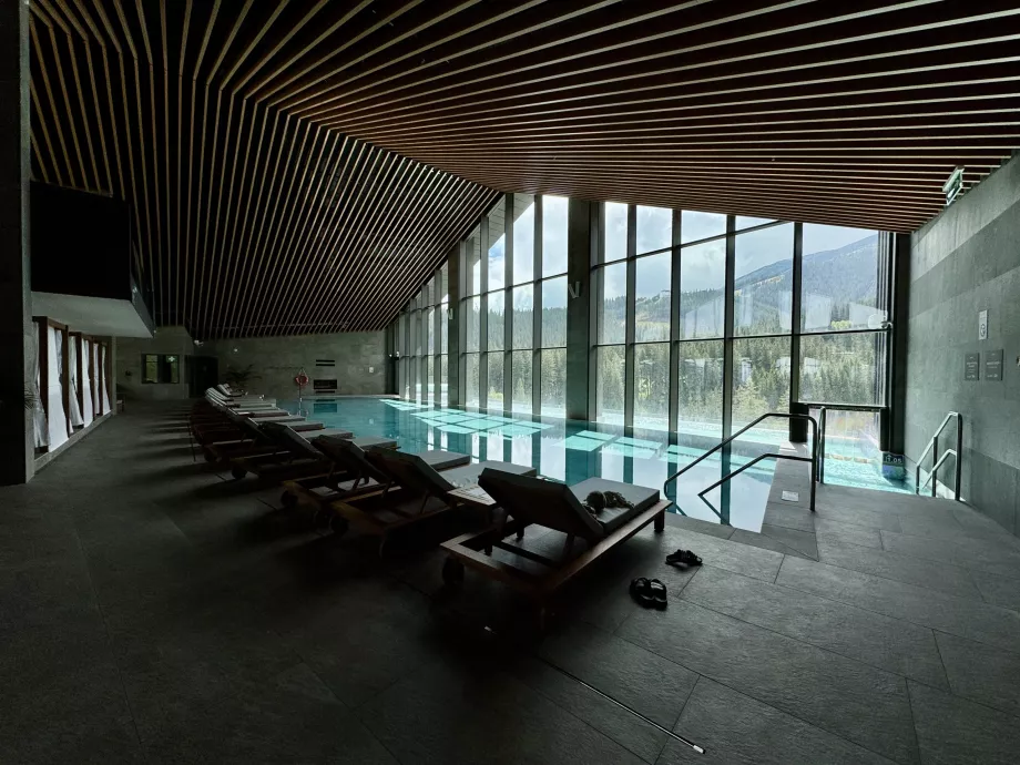 Piscina interna ed esterna
