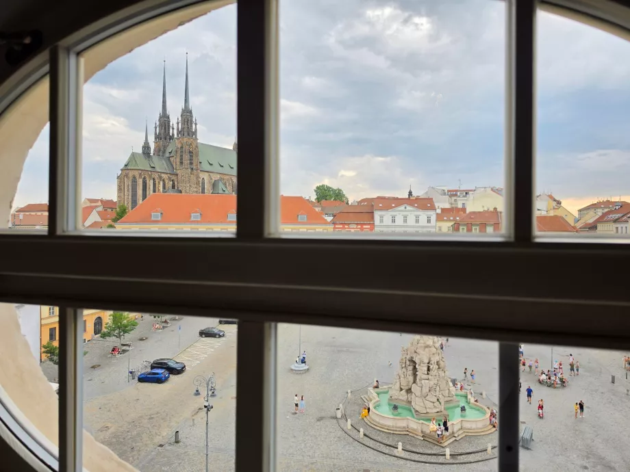 Vista dalla finestra su Zelný trh
