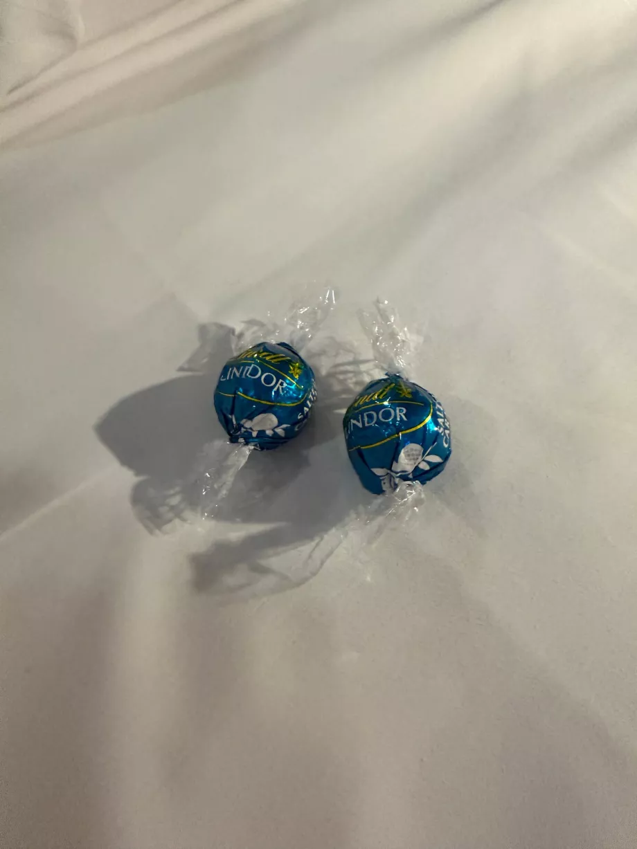 Cioccolatini Lindor serviti con il tè della sera