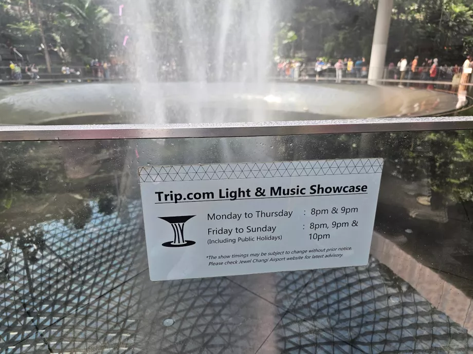 Orari degli spettacoli di luce alla cascata di Jewel