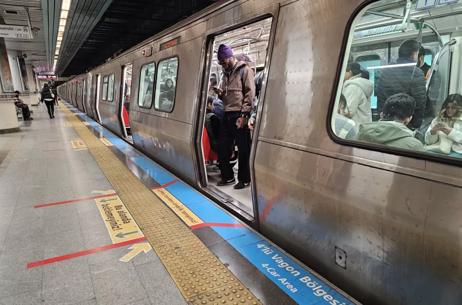 Treno della metropolitana di Istanbul