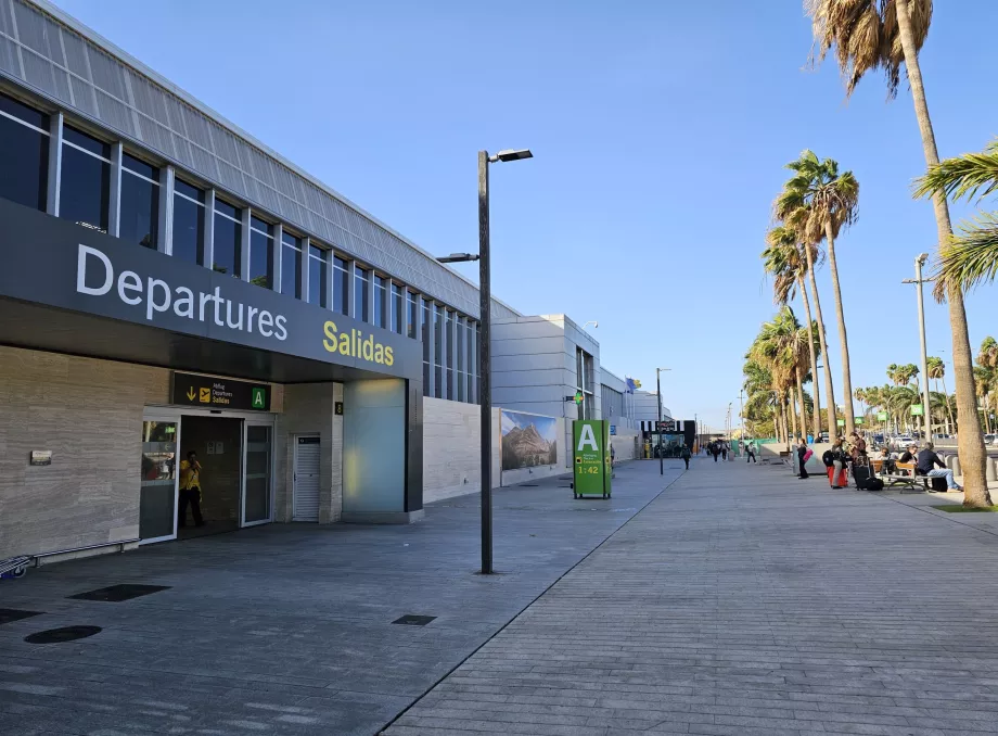 Terminal dell'aeroporto TFS