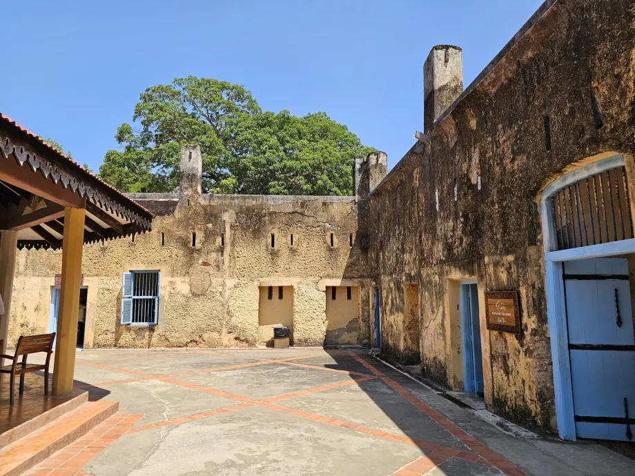 Prison Island, l'edificio della prigione