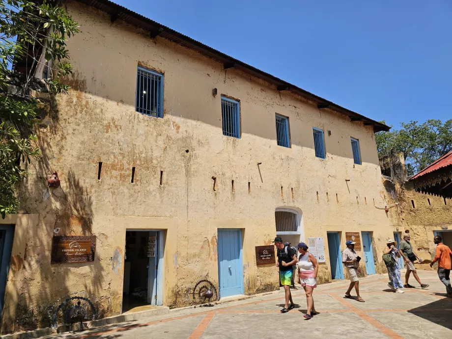 Prison Island, l'edificio della prigione