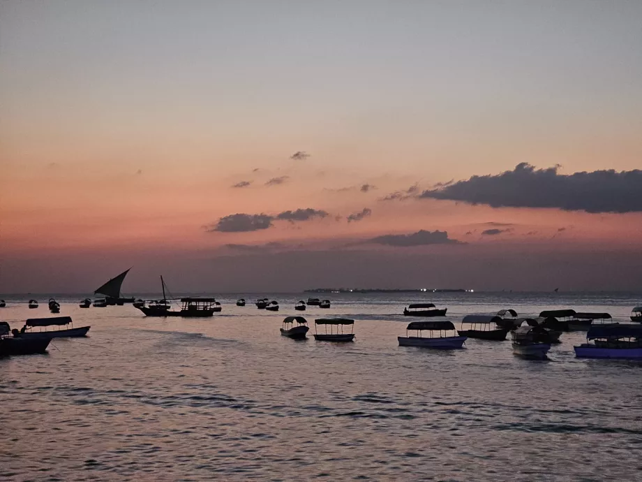 Tramonto dal lungomare di Forodhani