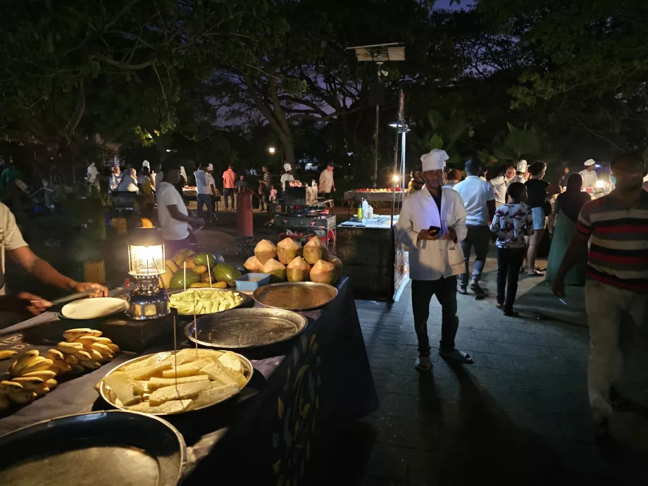 Mercato notturno di Forodhani