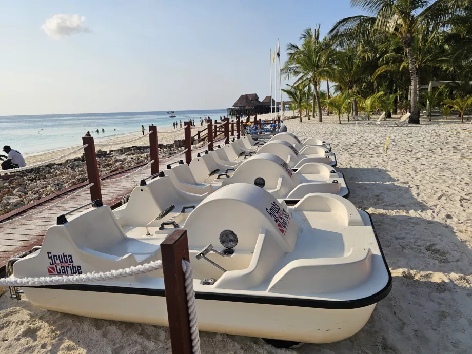 Noleggio di pedalò sulla spiaggia di Kendwa