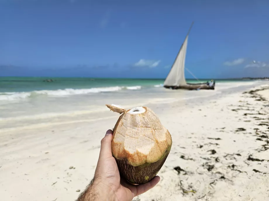 Noce di cocco sulla spiaggia di Paje
