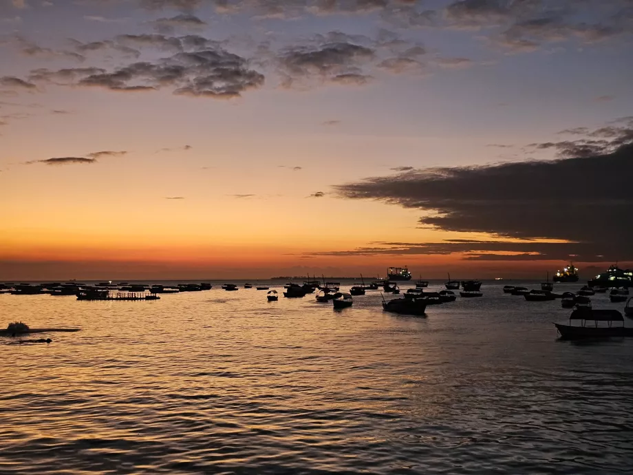 Tramonto dal lungomare di Forodhani