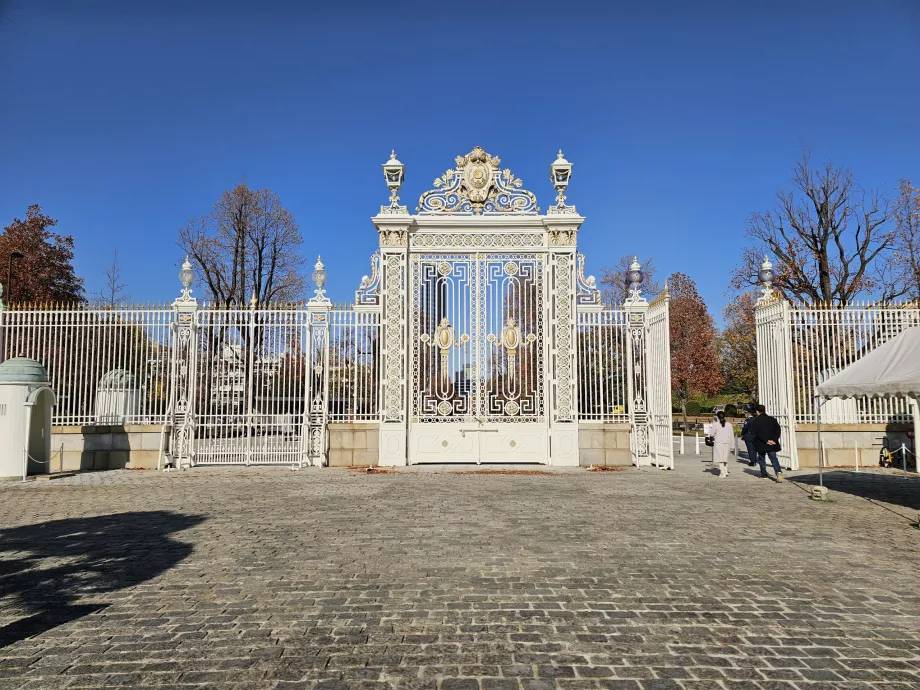 Uscita principale dal Palazzo Akasaka