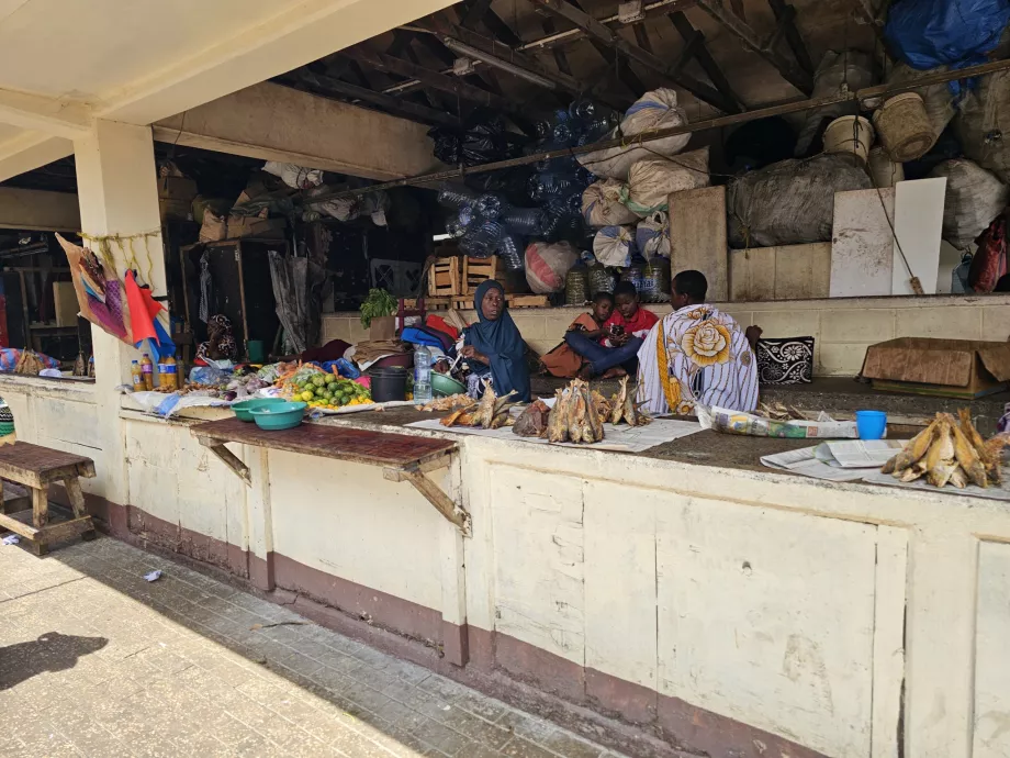 Mercato del pesce del traghetto