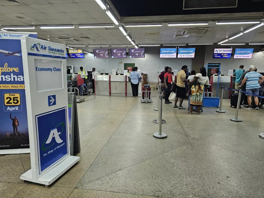 Check-in all'aeroporto di Dar es Salaam