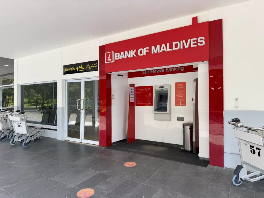 ATM agli arrivi di Kooddoo GKK