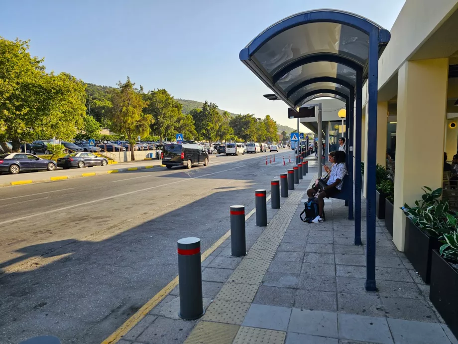 Fermata dell'autobus tra i terminal