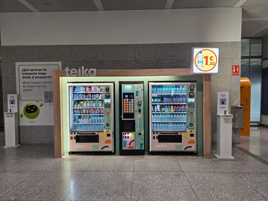 Distributori automatici di bevande, panini e dolciumi