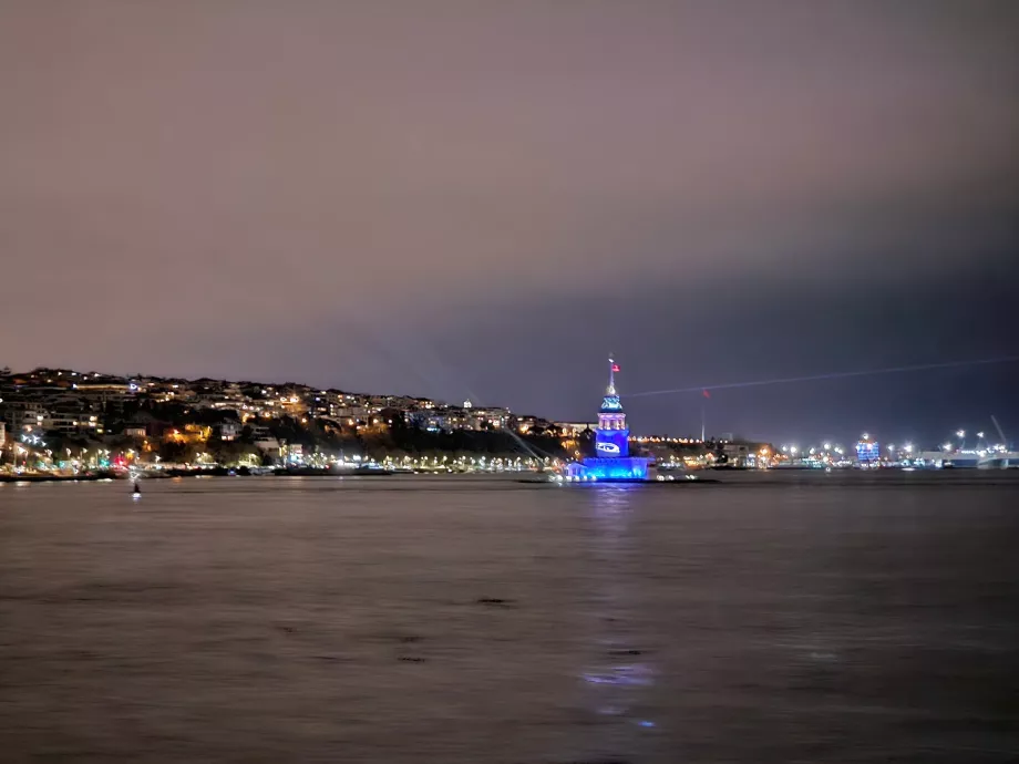 Crociera notturna in traghetto