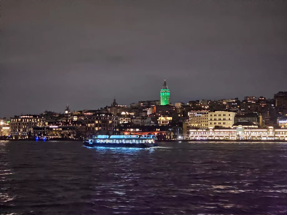 Crociera notturna in traghetto