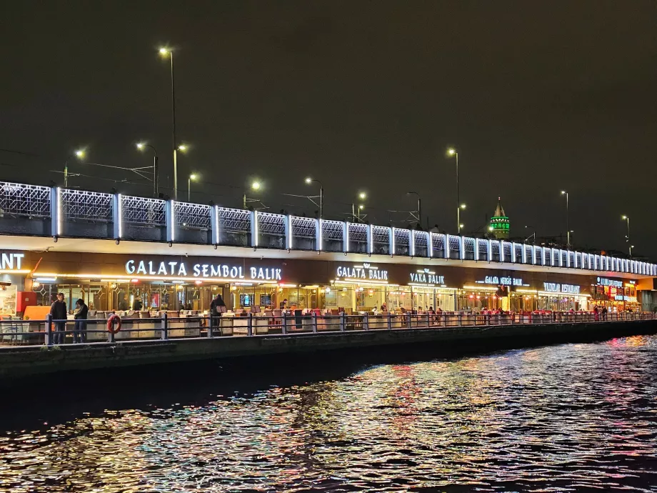 Il ponte di Galata di notte
