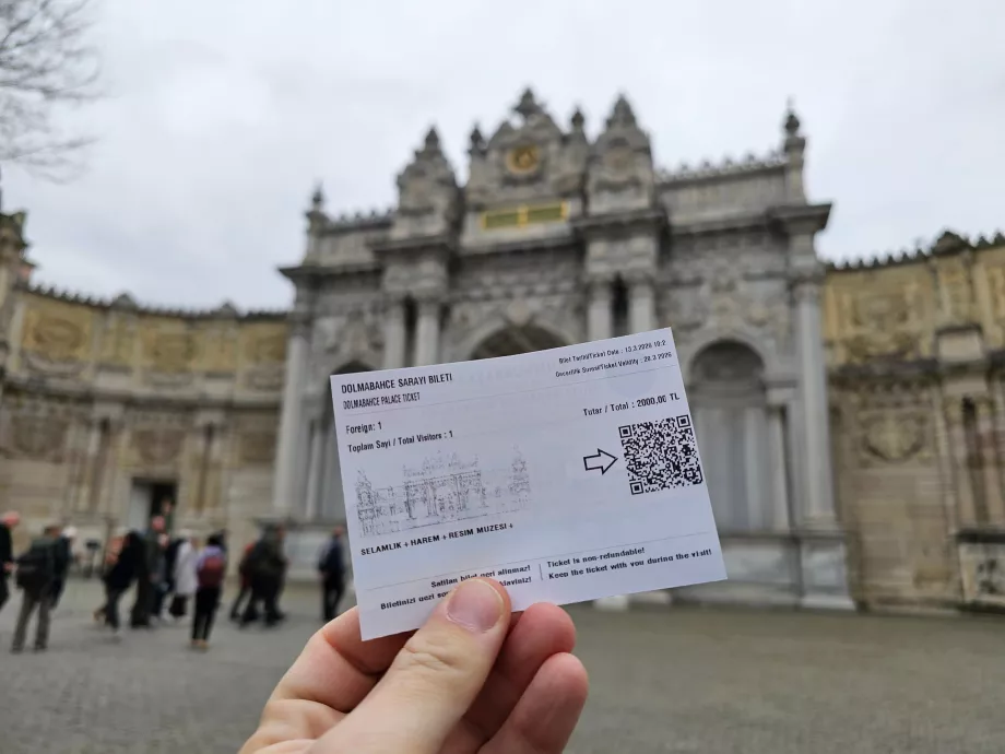 Ingresso principale del Palazzo Dolmabahce