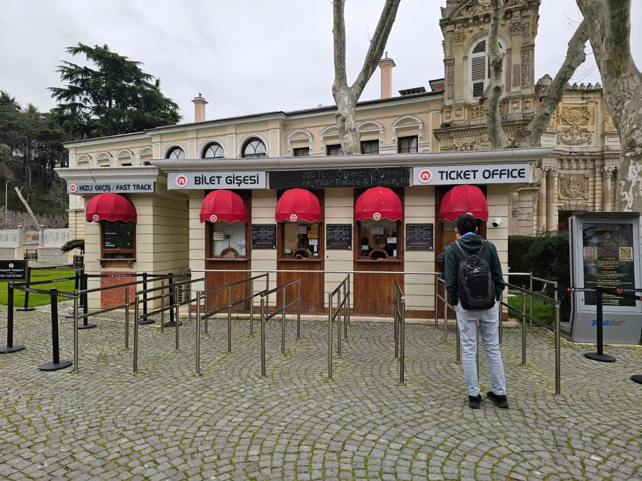 Ingresso principale del Palazzo Dolmabahce