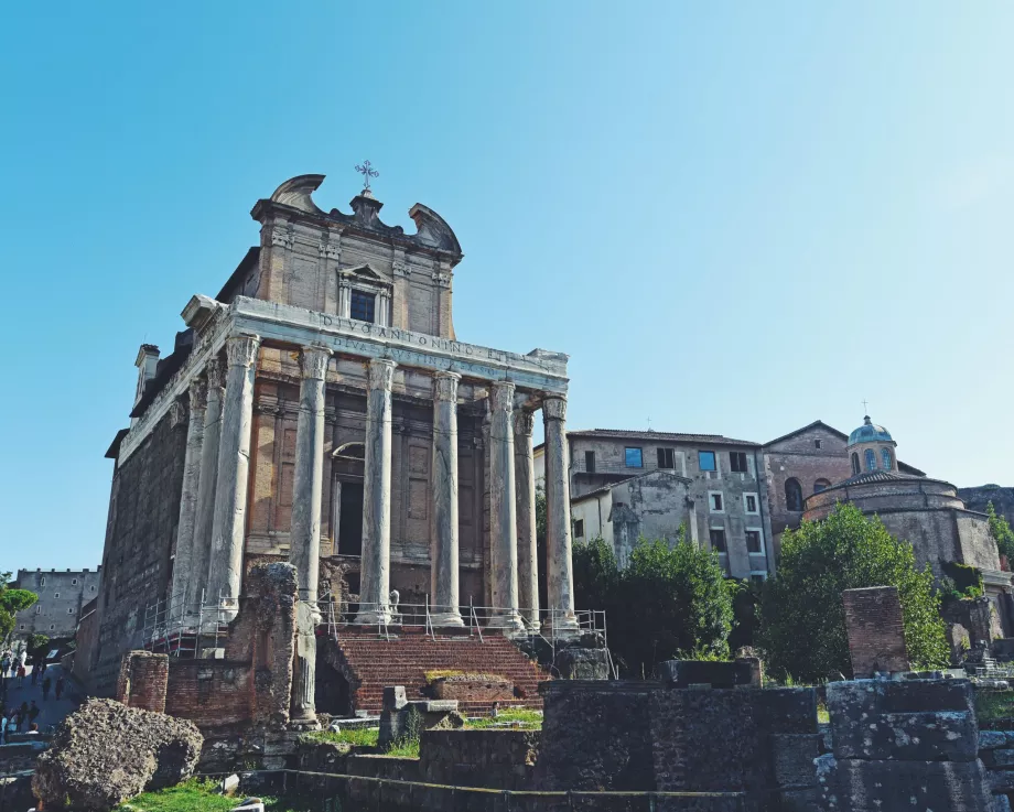 Templi di Antonina e Faustina