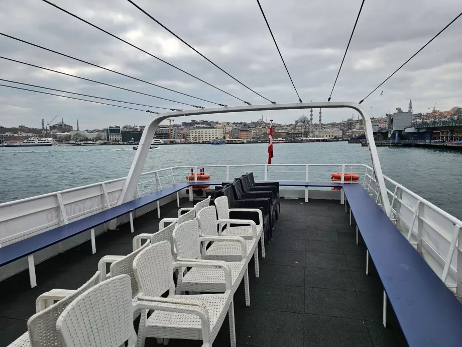 Ponte superiore della nave sulla Torre Maiden