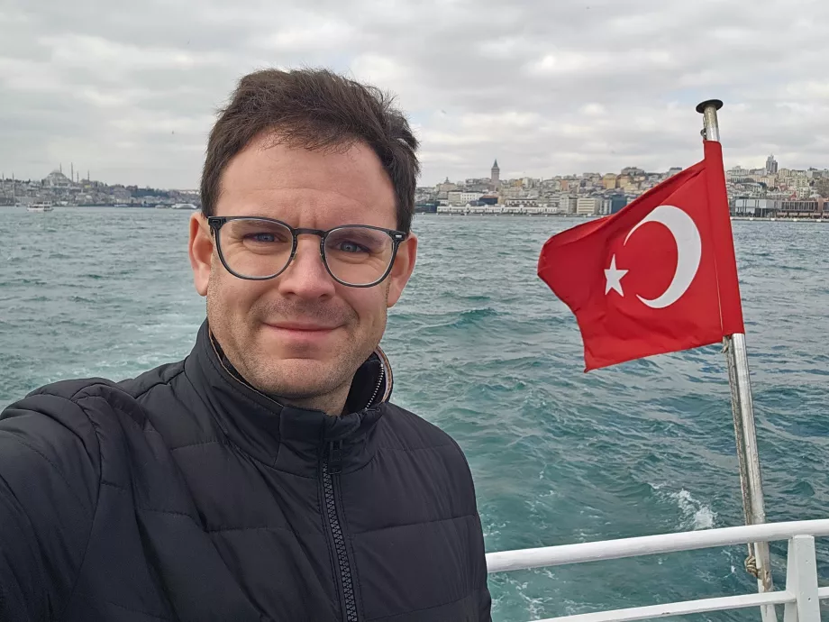 Io sulla barca per la Torre della Fanciulla