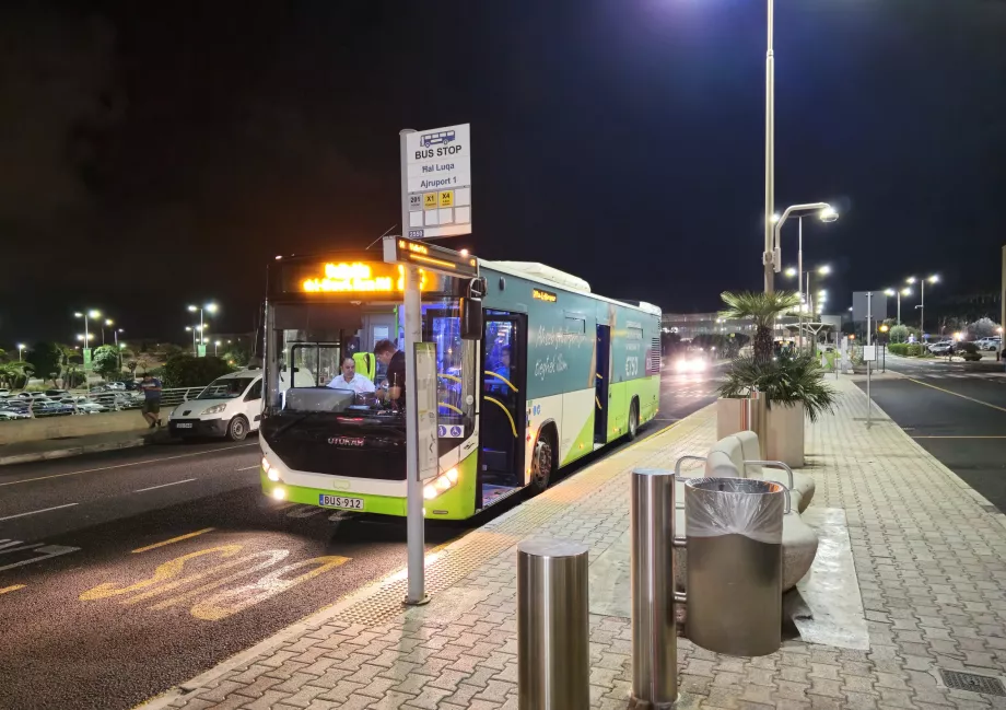 Fermata dell'autobus all'aeroporto di Malta